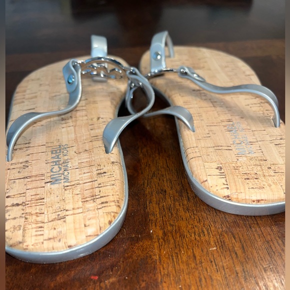 Michael Kors Silver Jelly Sandals Flip Flops Size 7 - Picture 4 of 7